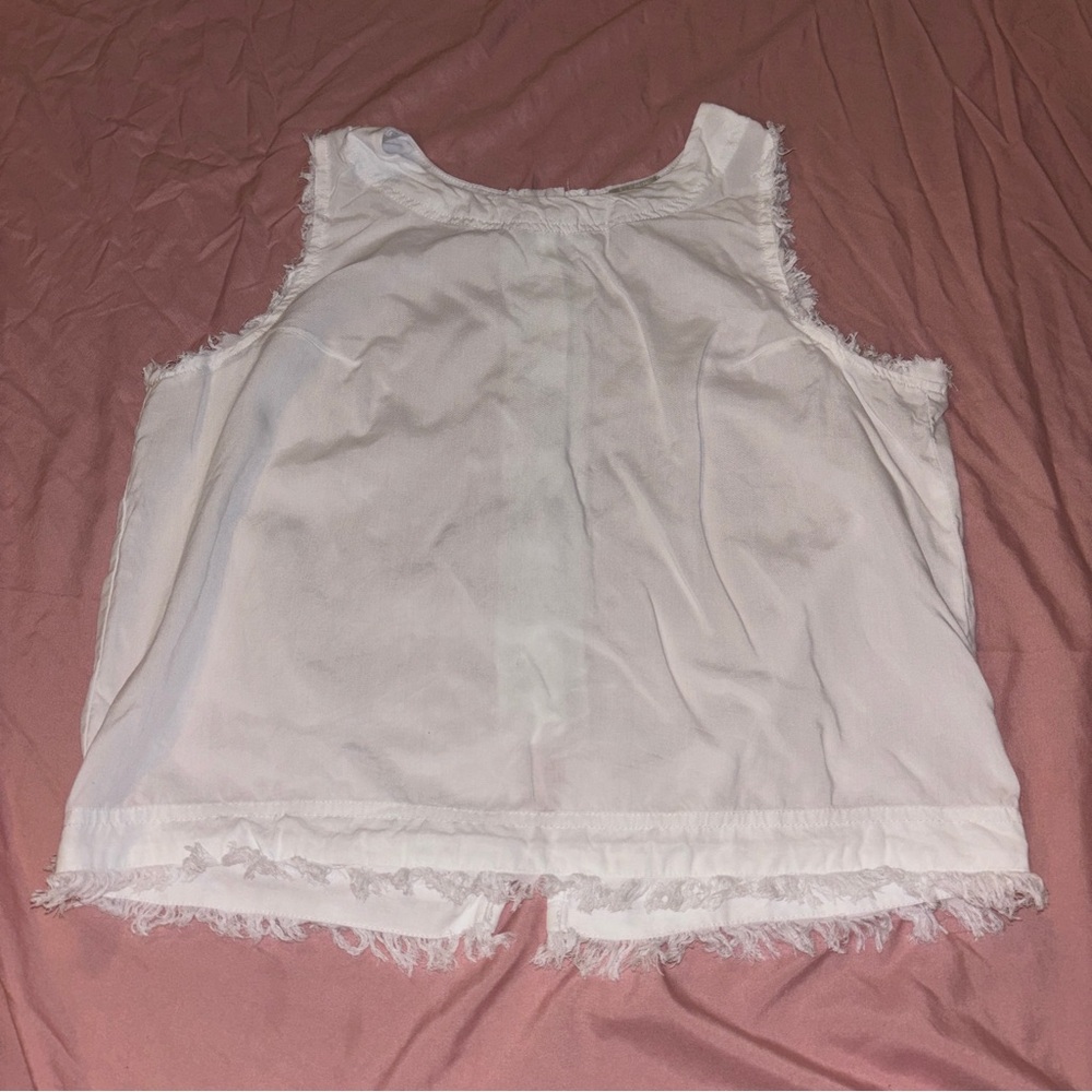 5/$25 White sleeveless top